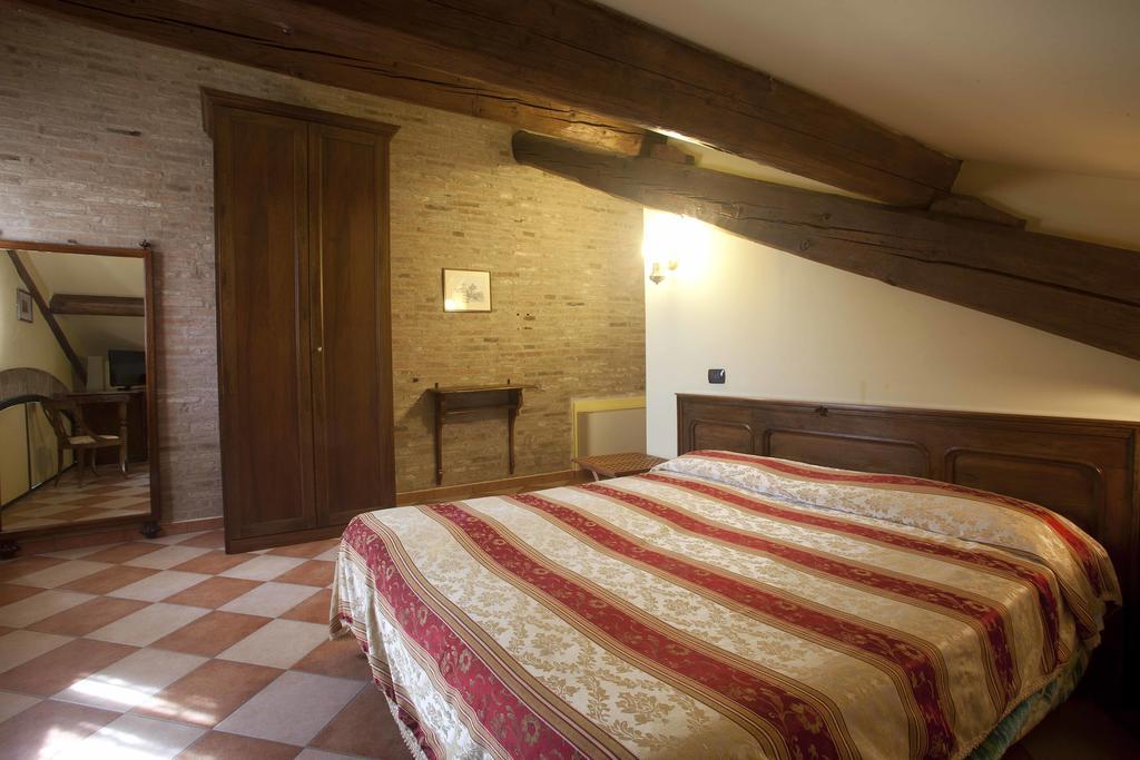 Agriturismo Il Bove Reggio Emilia Szoba fotó